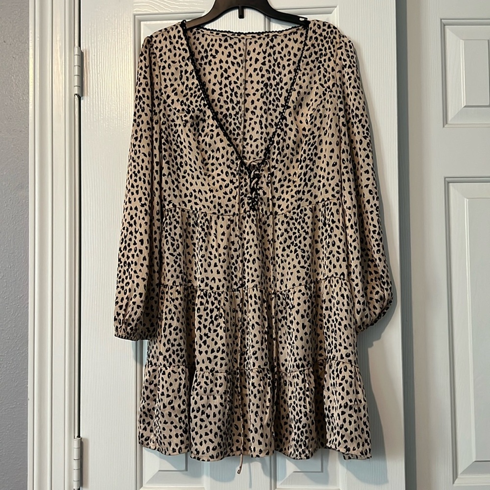 CUPSHE Leopard dress w/ ruffles and a lace up tie